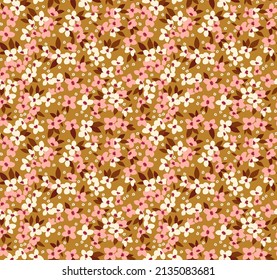 Hermoso patrón floral en pequeñas flores abstractas. Pequeñas flores rosas y blancas. Fondo amarillo dorado. Impresión Ditsy. Fondo floral sin fisuras. La elegante plantilla para las impresiones de moda. Existencias.