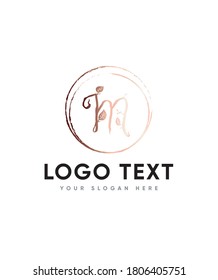 Una hermosa plantilla de logotipo M con tema de hoja dibujada a mano, logotipo de vectores para identidad empresarial y de empresa 