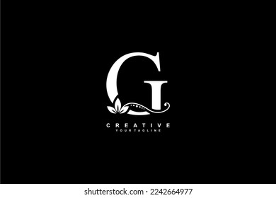 diseño de un bonito logotipo de lujo letra blanca inicial G con magnífico adorno florido. letra de tipografía monográfica G con decoración de ornamento con motivos florales y hojas de oro