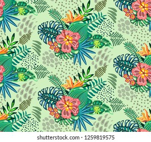 Schönes, nahtloses Muster mit tropischen Dschungelpalmenblättern, exotischen Blumen. Farbige Natur, unendlicher floraler Hintergrund