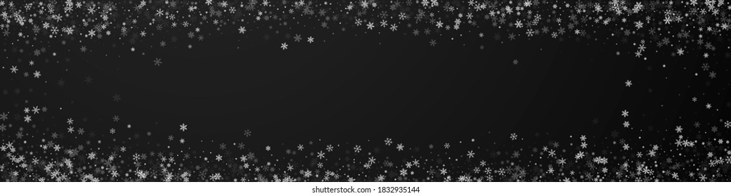 Hermoso fondo navideño de nevadas. Sutiles copos de nieve volando y estrellas de fondo negro. Brillante plantilla de overlay de copos de nieve de plata de invierno. Excelente ilustración panorámica.