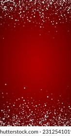Schöner Schneefall-Weihnachtshintergrund. Subtile fliegende Schneeflocken und Sterne auf christlich-rotem Hintergrund. Schöne Schneefall-Overlay-Vorlage. Vertikale Vektorgrafik.