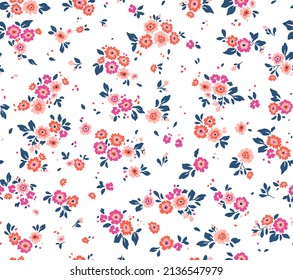 Schönes Vintage-Blumenmuster in kleinen abstrakten Blumen. Kleine rosa Blumen. Weißer Hintergrund. Liberty Style Druck. Bloraler, nahtloser Hintergrund. Die elegante Vorlage für Modedrucke.