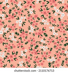 Schönes Vintage-Muster. Kleine weiße und rosafarbene Blumen, grüne Blätter. hellrosa Hintergrund. Bloraler, nahtloser Hintergrund. Eine elegante Vorlage für modische Drucke.
