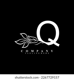 beautiful white Q logo design with luxury flower. Initial Q monogram symbol. flourish logo. suitable for logos of beauty, spa,salon,boutique,company,business,hotel,brand,etc