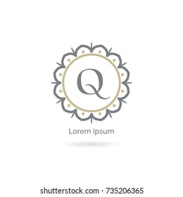 Beauty brand letter Q logo design. Luxury Q letter vector monogram.