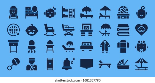 Bettsymbol-Set. 32 gefüllte Bettsymbole. Inklusive Checker, Reisen, Nachtständer, Rattle, Dressing-Tisch, Baby, Schreibstuhl, Bellboy, Schaukelstuhl, Kinderstuhl, Stretcher, Stockbettsymbole