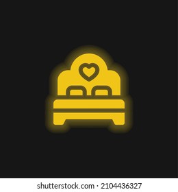 Buttergelbes leuchtendes Neonsymbol