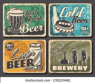 Afiches retro de cervecería, barra de bebidas alcohólicas, letreros vectoriales de la cosecha de Oktoberfest vectorial o placas de metal grunge. Cervecería de cerveza de artesanía, tradiciones de elaboración, cerveza en barril de madera, botella y jarra de cerveza