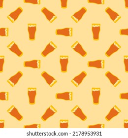Patrón transparente de vidrio de cerveza, gran diseño para cualquier propósito. Estilo Doodle. Imagen dibujada a mano. Plantilla de repetición de color. El concepto de las bebidas de fiesta. Dibujo a mano libre. Borrador gráfico de dibujos animados. Vector.
