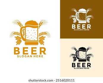Logo de la cerveza. Icono de Vector de cerveza con una decoración de taza, vidrio, lúpulo y cebada. Emblema grabado de Antiguas para pub o bar.
