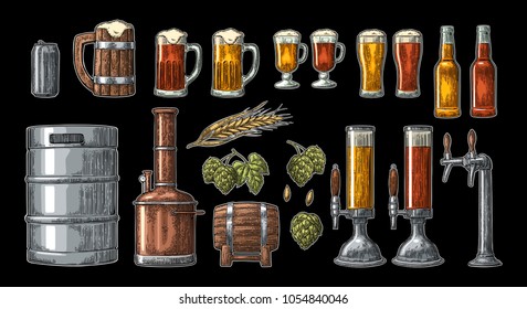 Cerveza con grifo, vidrio, lata, botella, rama de lúpulo con hoja, oído de cebada, barril de madera y tanques de la fábrica de cervecería. Ilustración de grabado vectorial vintage. Aislado sobre fondo oscuro.