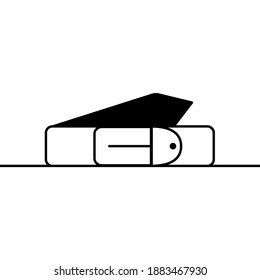 Icono de contorno de correa. Icono lineal vectorial de un cinturón de cuero. Ilustración simple en blanco y negro de un cinturón de la hebilla rodada en el estante. Puede utilizarse como icono, logotipo