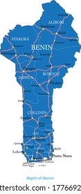 Mapa de vectores altamente detallado de Benín con provincias, principales ciudades y carreteras.