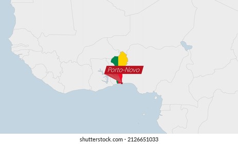 Benin Karte hervorgehoben in Benin Flaggenfarben und Pin der Landeshauptstadt Porto-Novo, Karte mit benachbarten afrikanischen Ländern.