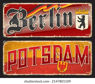 Berlin, Potsdam, Deutschland, Reiseaufkleber und -teller. Deutscher Reiseort, europäischer Touristentouristenreiseweg, Zinn-Zeichen oder Stadtpostkarte mit Flagge, Vintage-Typografie und Stadtwappen-Wappen