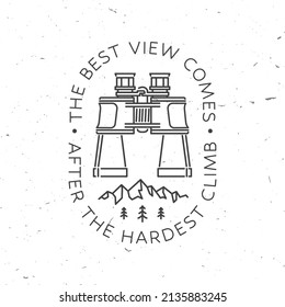 La mejor vista viene después de la escalada más difícil. Campo de verano. Concepto de camisa o logotipo, impresión, sello o tee. Diseño artístico de líneas antiguas con binoculares, montañas, cóndor, cielo y bosque.