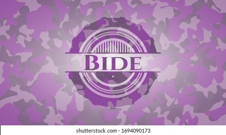 Rosa Bide escrito en una textura de camuflaje. Ilustración vectorial. Detallado.