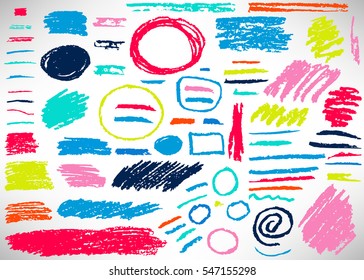 Gran colorido conjunto de elementos grunge dibujados a mano, banners, marcos, círculos, líneas, trazos de pincel aislados en blanco. Ilustración vectorial.