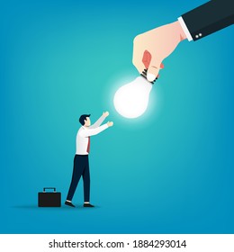 La mano grande le da una lámpara de idea al concepto de hombre de negocios. Ilustración vectorial de símbolo de negocio