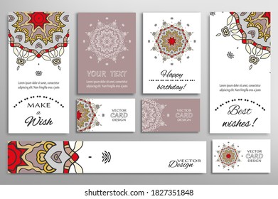 Gran juego de tarjetas de felicitación o invitaciones de boda. Plantilla de postales con inscripción Hacer un deseo, mejores deseos, cumpleaños feliz. Cartel, tarjetas de visita con ornamento mandala. Elementos de diseño aislados