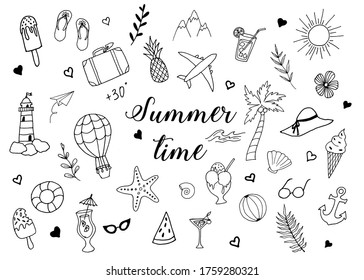 Gran conjunto de doodle de verano dibujado a mano con maleta, gafas de sol, avión, cócteles, sombrero, salvavidas, helado, palmera, globo. Ilustraciones de viajes vectoriales sobre fondo blanco.