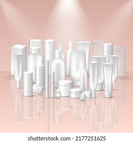 Conjunto grande con artículos cosméticos vectoriales - loción, crema, champú, aceite, gel, rímel, esponjas de belleza, polvos, etc. 3d mofa de botellas blancas, jarras, tubos, recipientes, cajas, envases en podio rosado