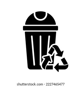 Papelera con símbolo de triángulo de flechas de reciclaje ecológico. Reutilizar el contenedor, cesta ecológica para el pictograma de basura. Reciclando el icono de Dustbin. Icono de silueta de conservación ambiental. Ilustración de vectores aislados.