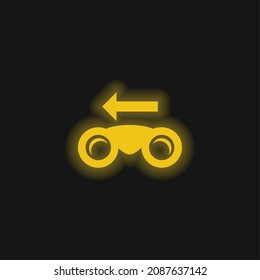 Binoculares con icono de neón amarillo brillante con flecha izquierda