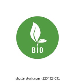El logotipo de la hoja de biio color verde aislado en fondo blanco. Símbolo de bio. Naturaleza.