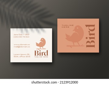 Pájaro con un logotipo moderno y una plantilla de tarjetas de visita cuadrada. Escena De Burlas Estacionarias Vectoriales Realistas Con Sombra Superposición De Vista Superior Diseño Decorativo De Fondo