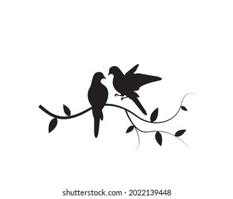 Pareja de aves en rama, vector. Siluetas de pájaros enamoradas, ilustración. Decretos de pared aislados en un fondo blanco. Arte mural, arte, fondo natural