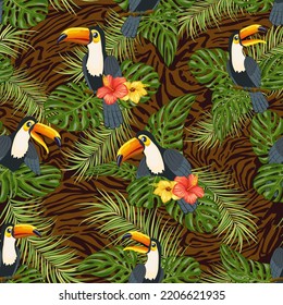 Aves y hojas sobre un fondo de tigre.Patrón vectorial con hojas de palma y tucanes sobre un fondo de tigre.