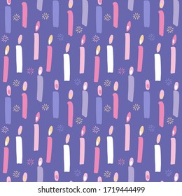 Las velas de pastel de cumpleaños son un patrón sin fisuras. Ilustración de vacador plano para papel de envolver festivo Presents and gifts. Candelas multicolores ardiendo. Celebración, bienvenida postal.