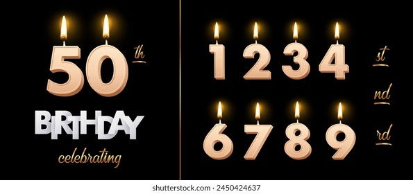 Velas de cumpleaños con fuego para la Ilustración vectorial de la torta de aniversario. Números de cera beige realistas 3D con la fuente de la luz de las velas, blanco y oro en el fondo negro para la invitación, tarjeta de felicitación.