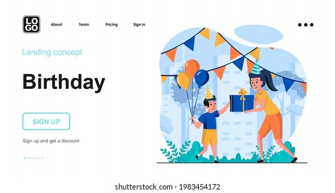 Concepto web de cumpleaños. Mamá felicita a su hijo y da un regalo, la familia celebra juntos en la fiesta. Plantilla de escenas de personas. Ilustración vectorial con actividades de carácter en diseño plano para sitio web