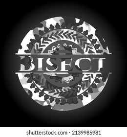 Bisect escrito en una textura de camo gris 