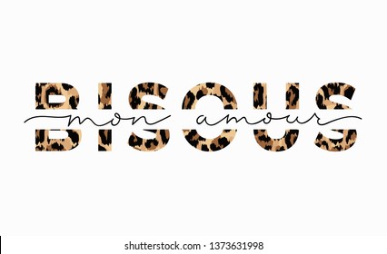 Bisous mon amour inscripción en francés significa besos mi amor en inglés. Impresión de moda con papel de leopardo y letras. Ilustración inspiradora de vectores