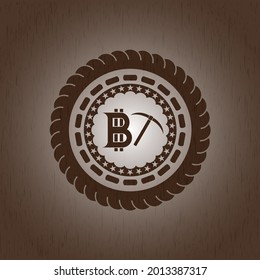 icono de minería de bitcoin dentro del emblema de madera. 