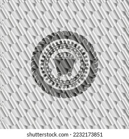 Icono del carro de minería de bitcoin dentro de la insignia de color plata. Patrón de escalas. Ilustración vectorial. Detallado. 