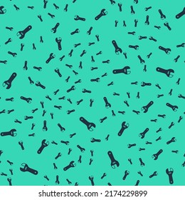 Icono de la llave inglesa ajustable negra aislado en un patrón sin soldadura sobre fondo verde.  Vector