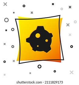 Icono de asteroide negro aislado en fondo blanco. Botón cuadrado amarillo. Vector