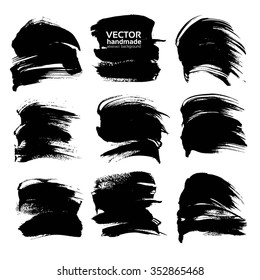 Golpes abstractos de color negro aislados en un fondo blanco