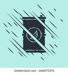 Icono de barril de combustible negro aislado en fondo verde. Biografía ecológica y cartucho. Ambiente verde y reciclaje. El estilo de Glitch. Ilustración vectorial