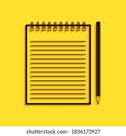 Schwarzes Leeres Notizbuch und Bleistift mit Radiersymbol einzeln auf gelbem Hintergrund. Lange Schattenstil. Vektorgrafik.