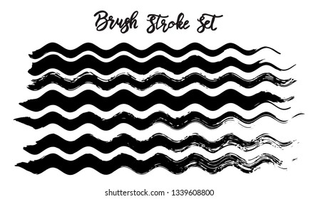 Conjunto vectorial de ondas de trazo de pincel negro. Rodamientos de brochas vectoriales dibujados a mano, salpicaduras de tinta, pincel de color agua, rizos pintados a mano, curvas de pincel de diseño.