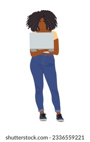 Mujer de negocios negros trabajando en una laptop. Bonita chica afroamericana con un elegante traje informal de oficina mirando al ordenador. Ilustración vectorial realista aislada en fondo blanco