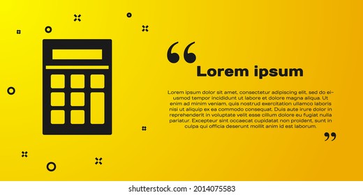 Icono de la calculadora negra aislado en fondo amarillo. Símbolo de contabilidad. Cálculos empresariales, educación y finanzas matemáticas.  Ilustración vectorial