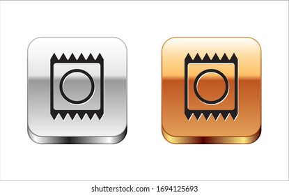 Schwarzes Kondom in Paket-Symbol einzeln auf weißem Hintergrund. Sicheres Liebessymbol. Verhütungsmethode für männliche Tiere. Silbergoldknöpfe. Vektorillustration-Illustration