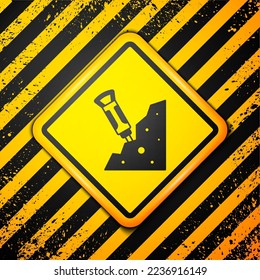 Black Construction Jackhammer und Stein Symbol einzeln auf gelbem Hintergrund. Warnzeichen. Vektorgrafik